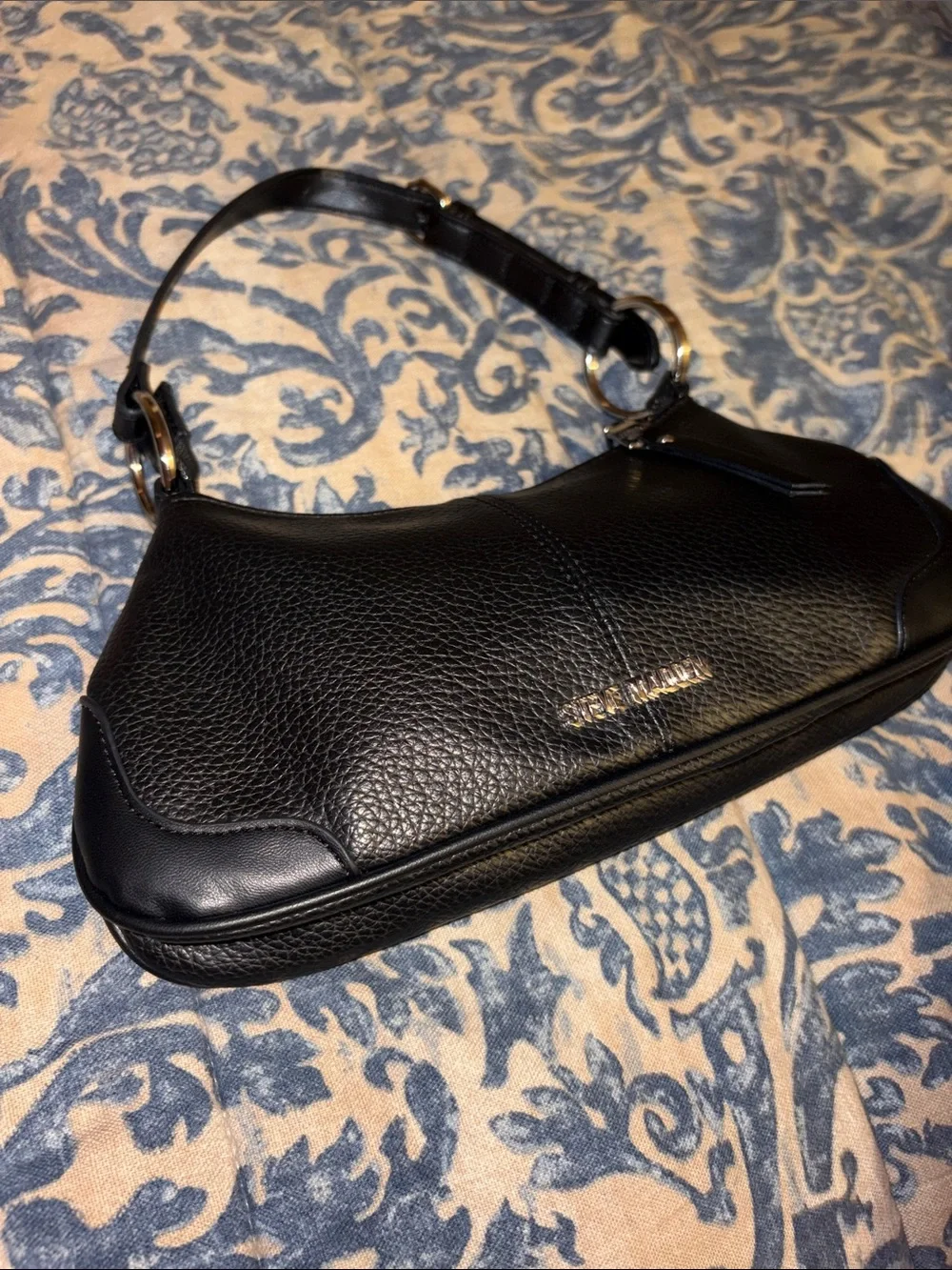 Y2K Steve Madden Black Pebbled Leather Shoulder Bag with silver hardware